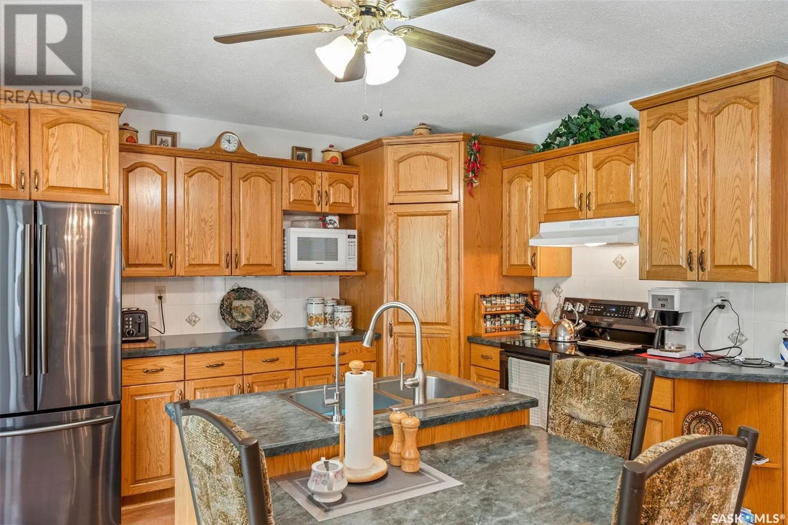 6107 Holmes DRIVE
