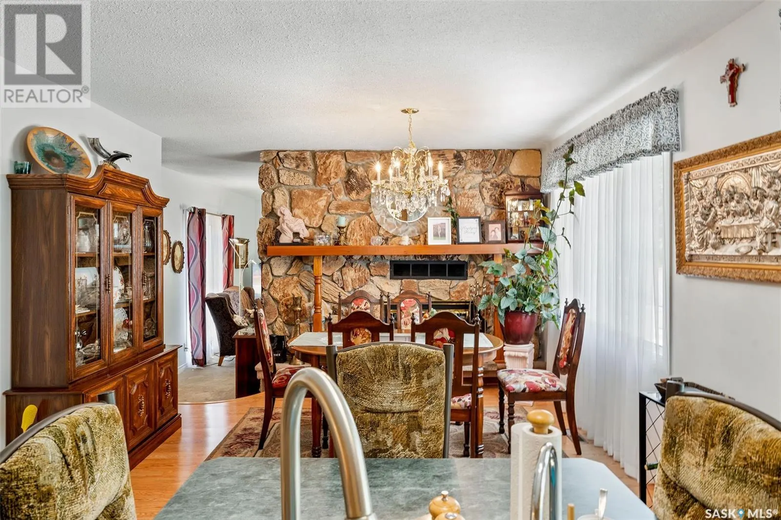 6107 Holmes DRIVE