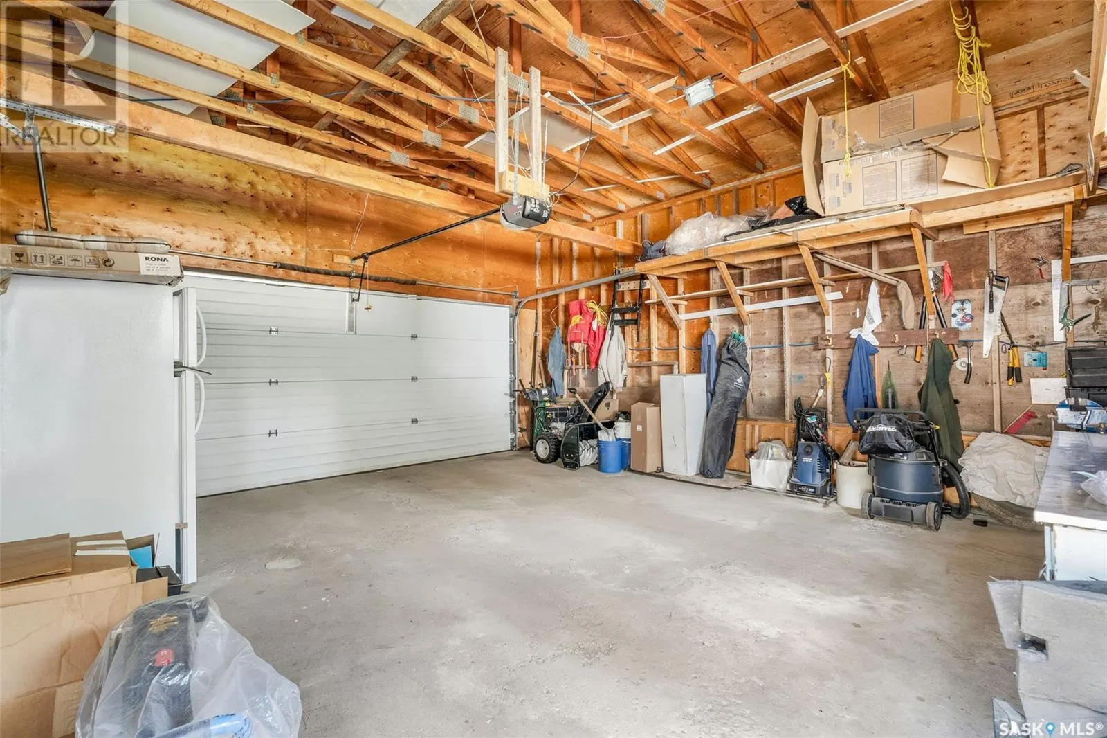 6107 Holmes DRIVE
