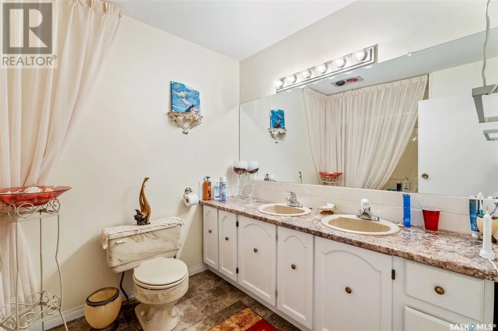 6107 Holmes DRIVE
