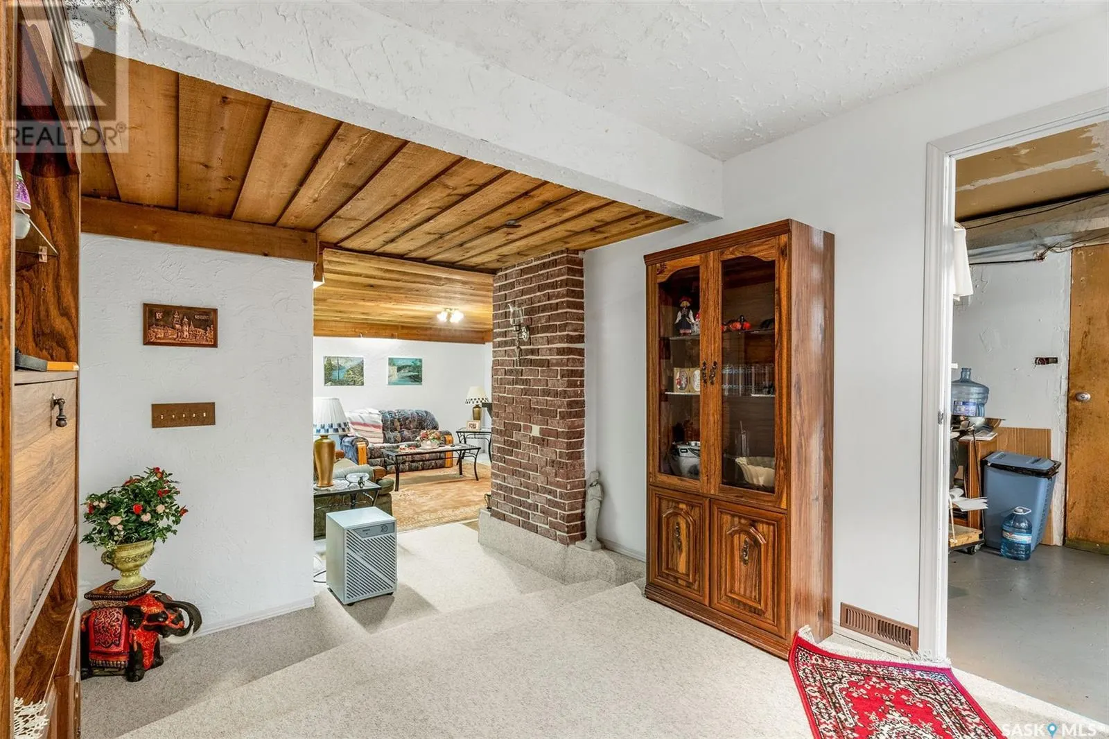 6107 Holmes DRIVE