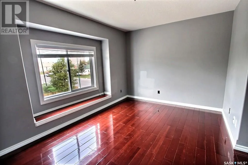 201 10th STREET E