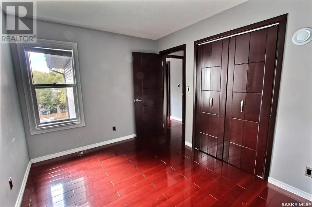 201 10th STREET E