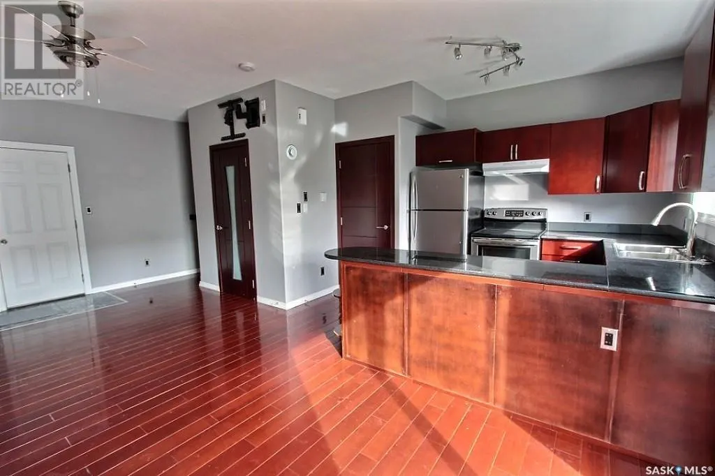 201 10th STREET E
