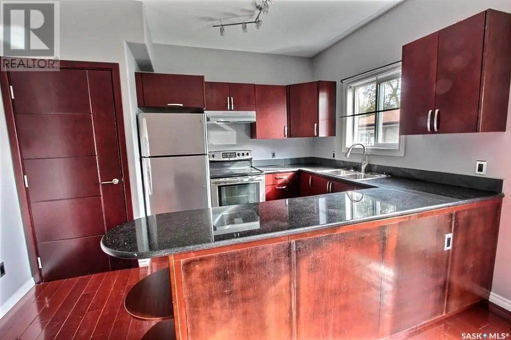 201 10th STREET E