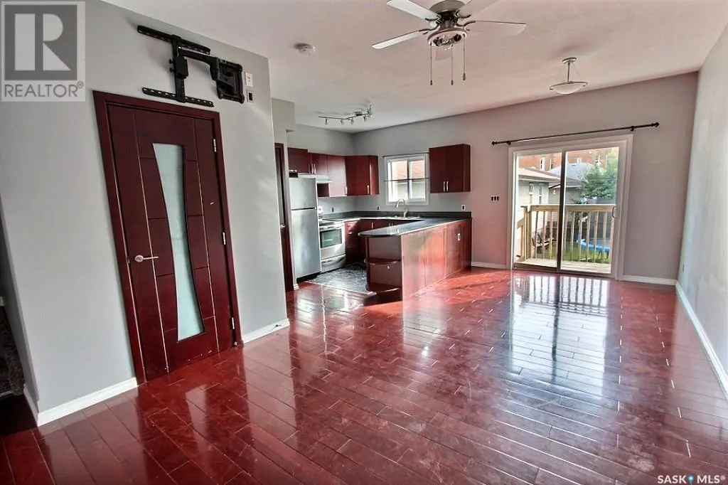 201 10th STREET E