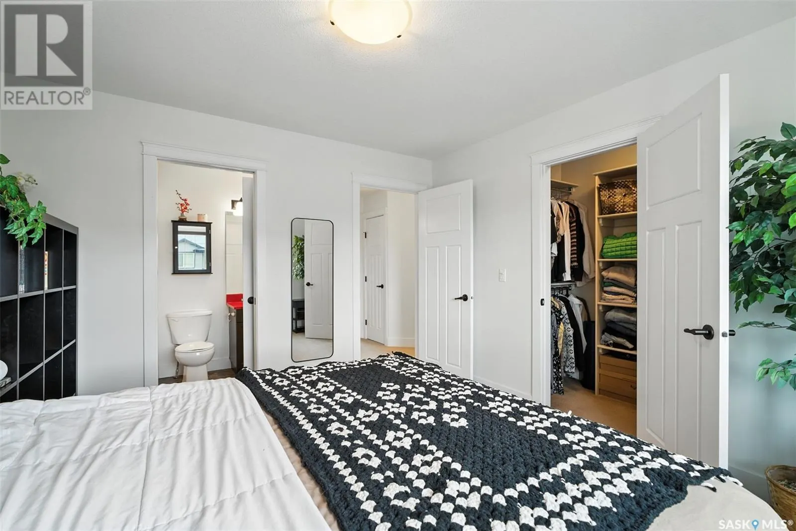 118 901 4th STREET S
