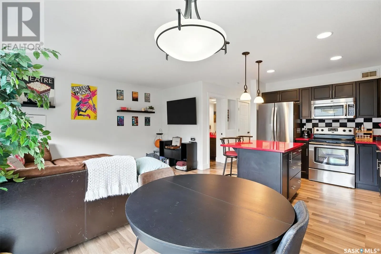 118 901 4th STREET S