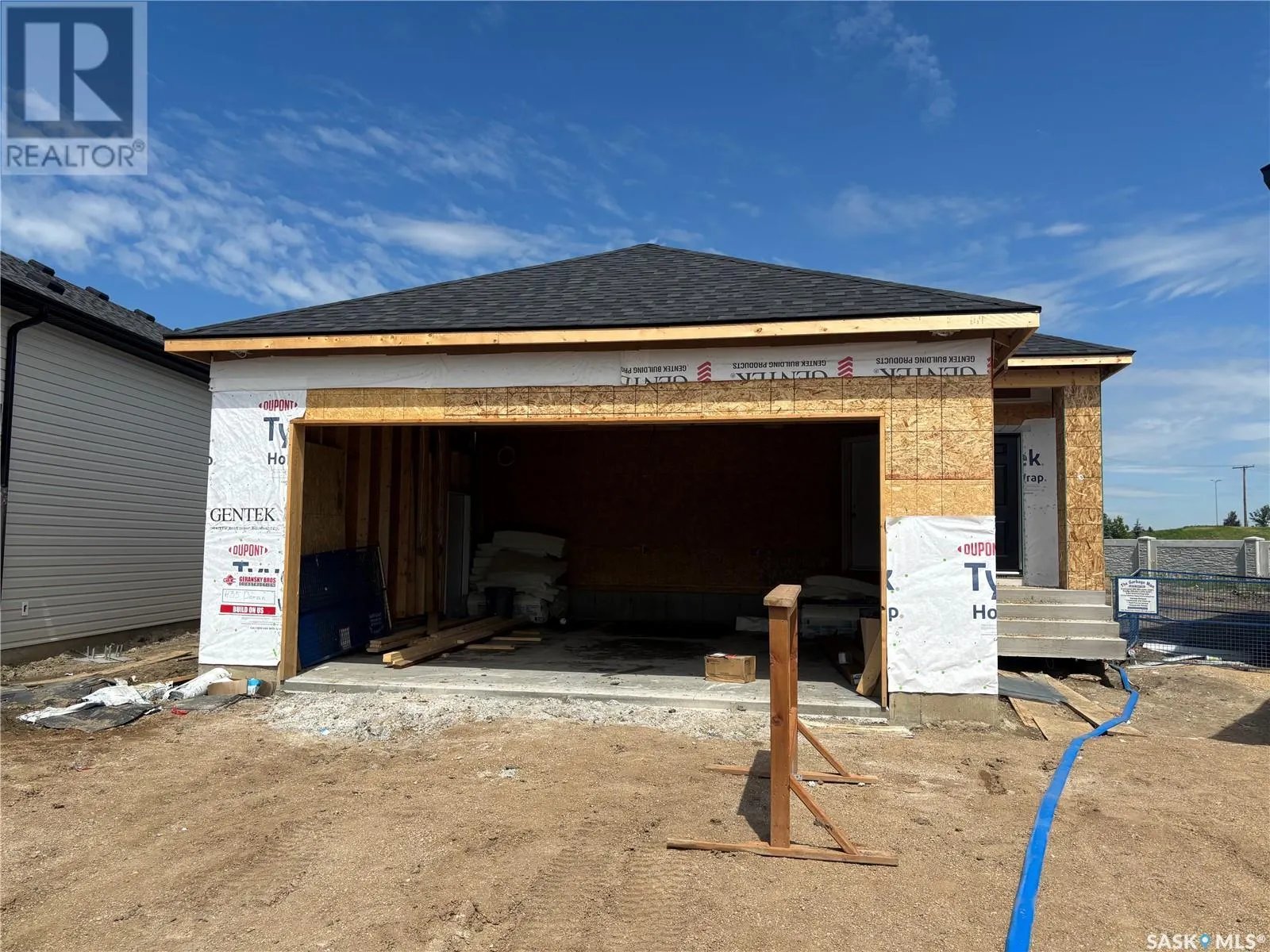 435 Doran CRESCENT