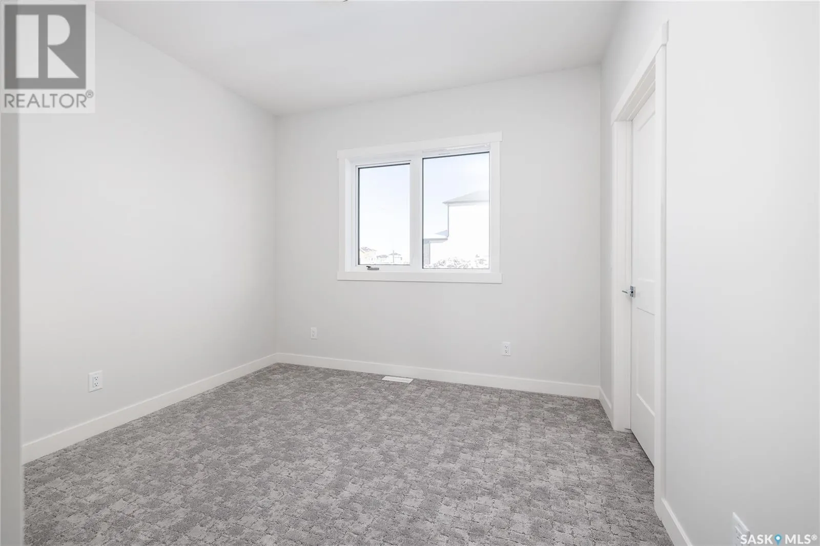 435 Doran CRESCENT