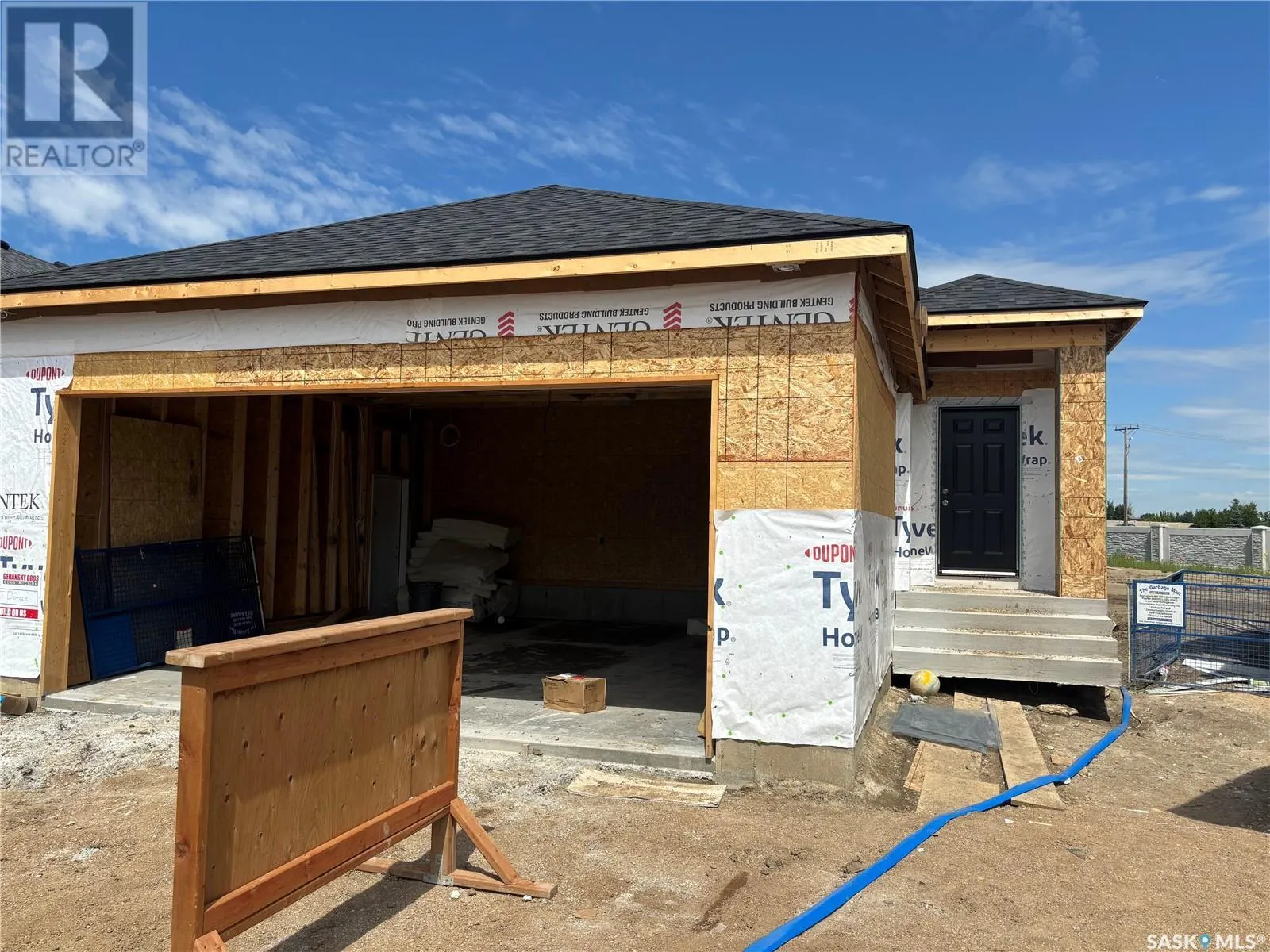 435 Doran CRESCENT
