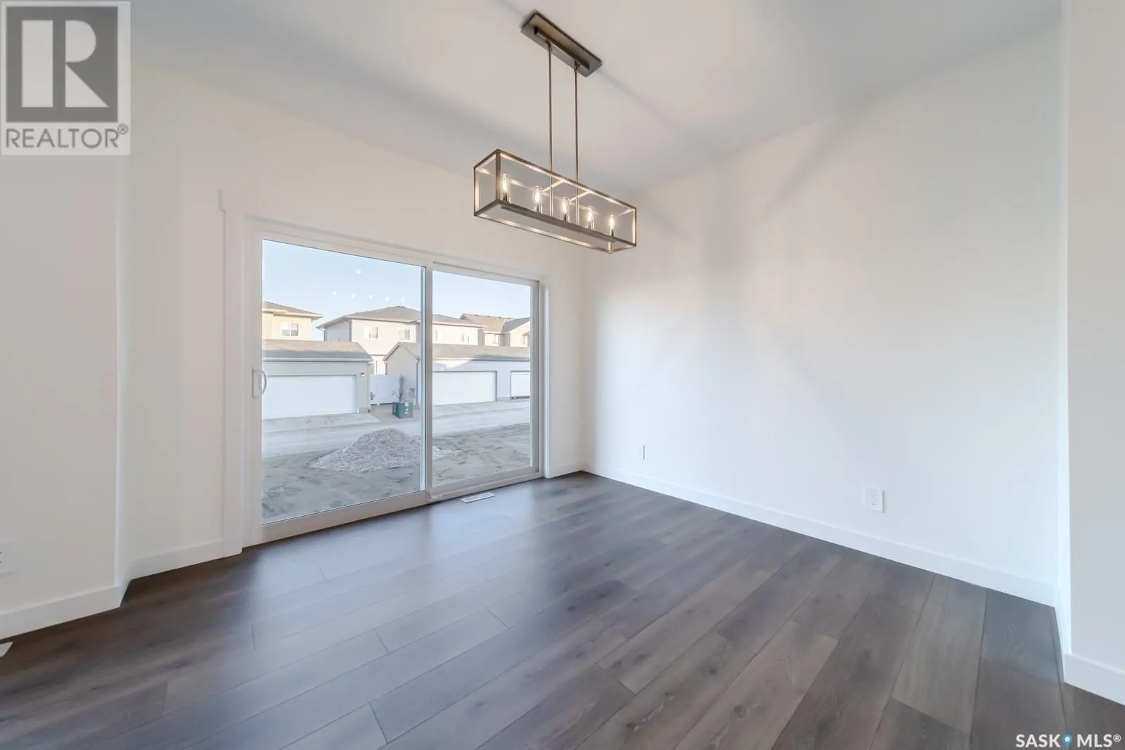 499 Doran CRESCENT