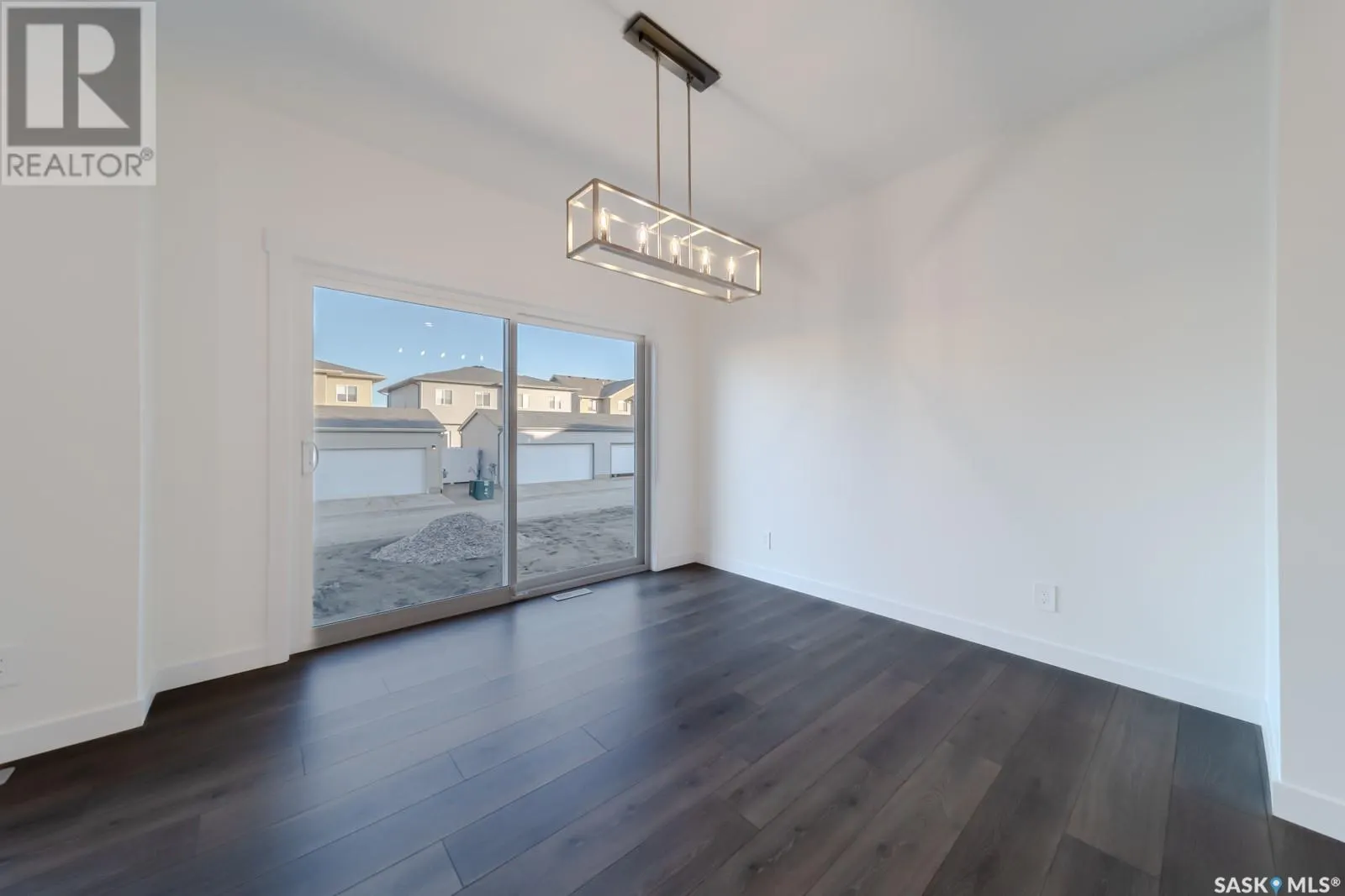 499 Doran CRESCENT
