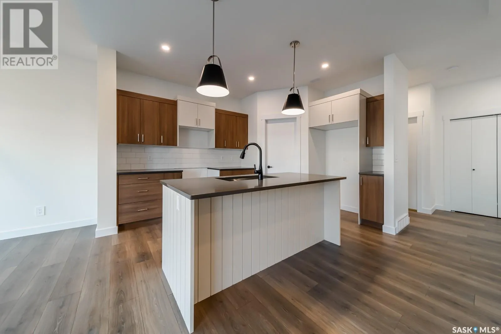 499 Doran CRESCENT