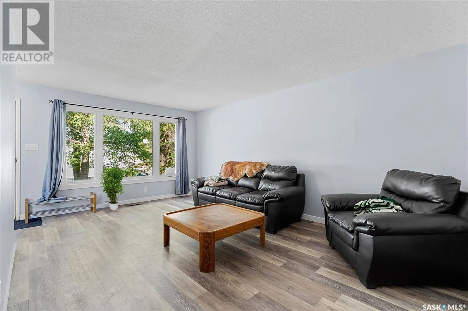 410 - 412 3rd STREET E