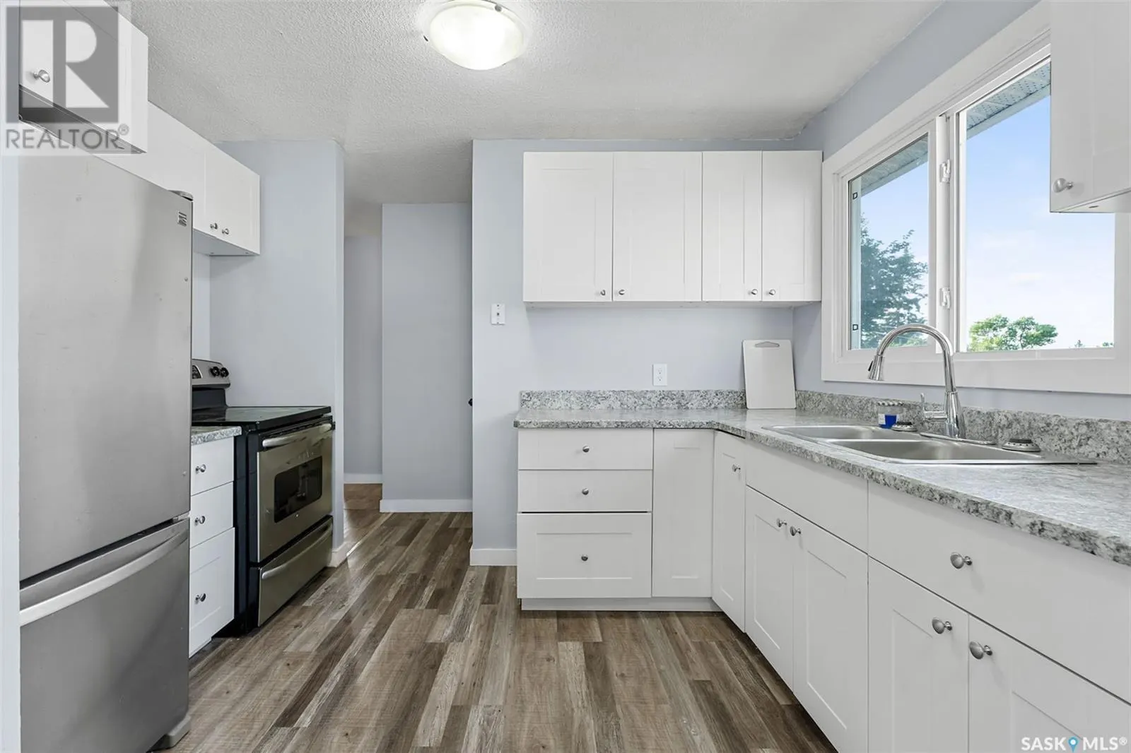 410 - 412 3rd STREET E