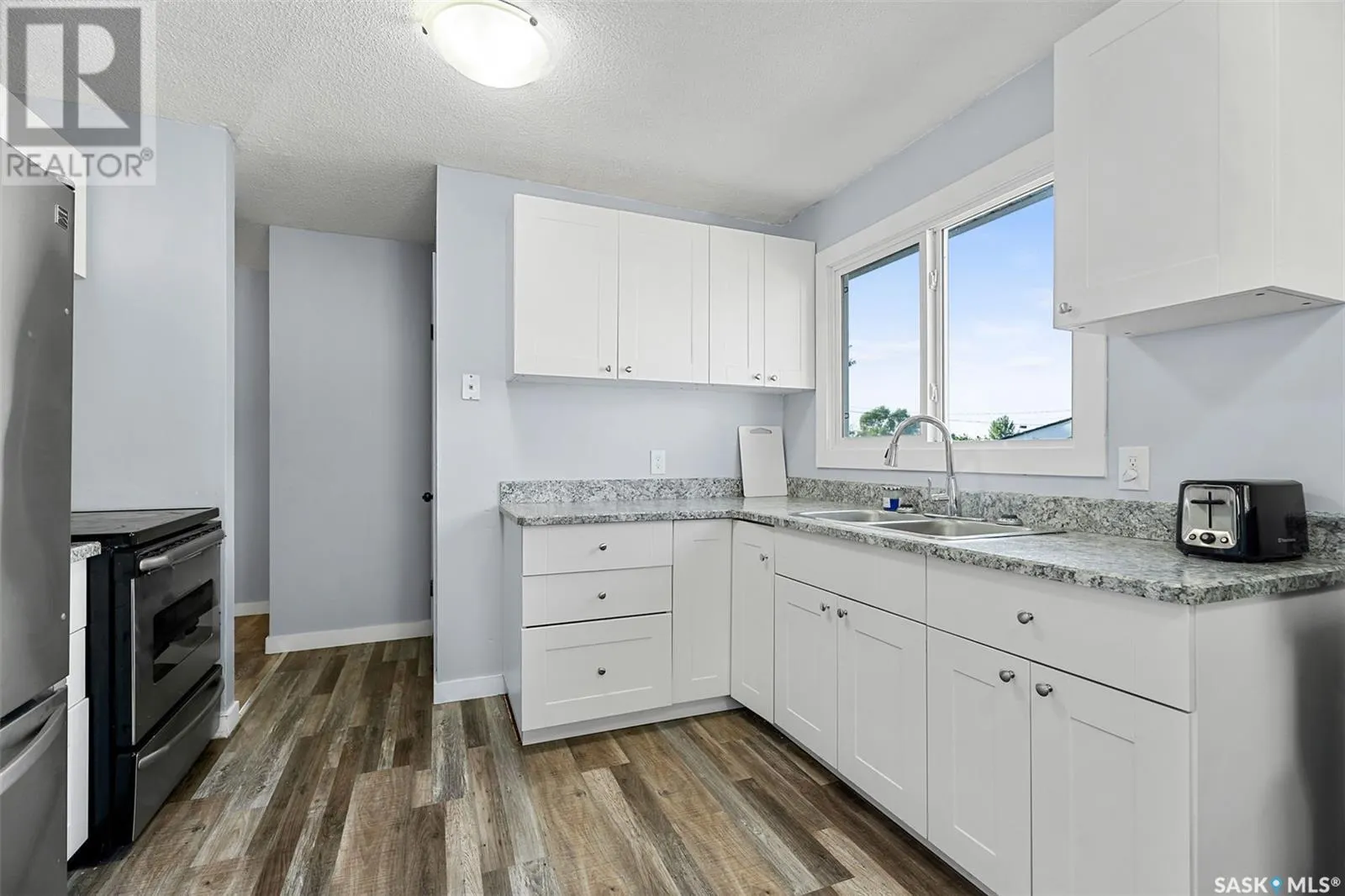 410 - 412 3rd STREET E