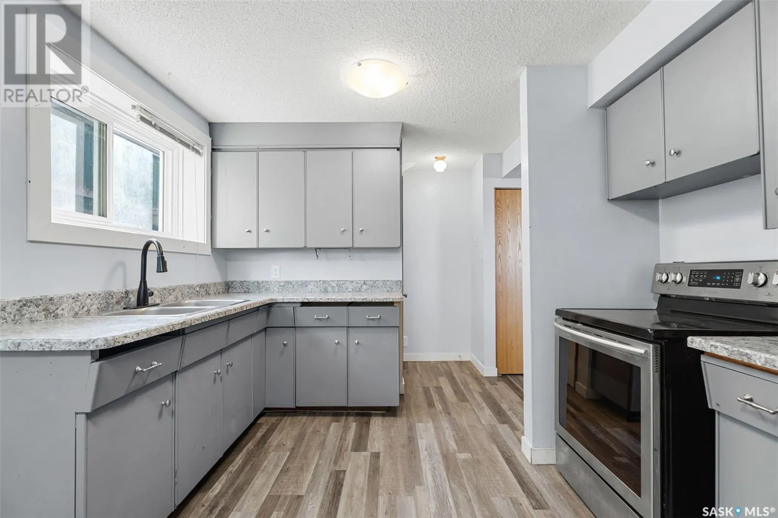410 - 412 3rd STREET E