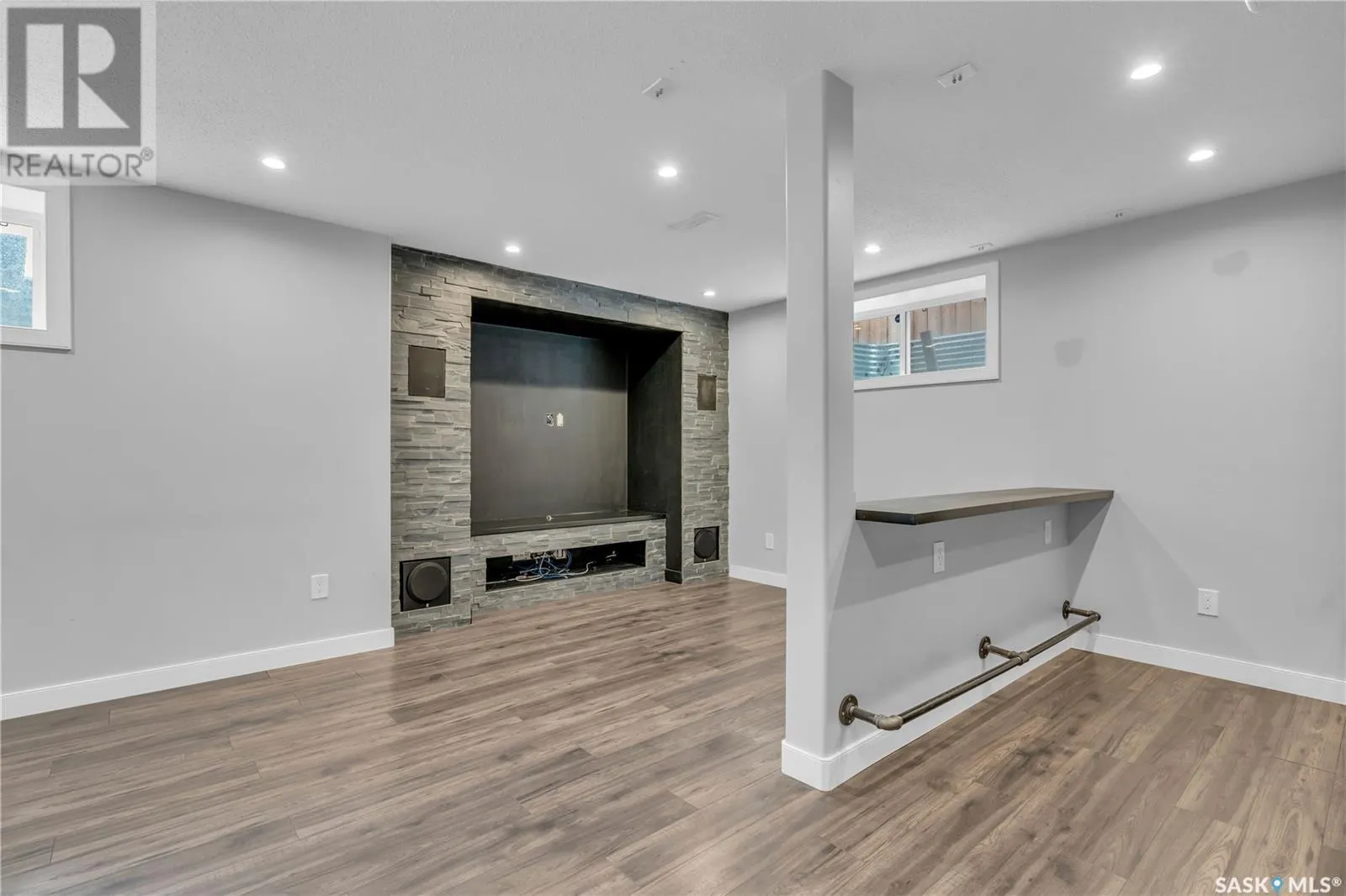 447 Veltkamp CRESCENT