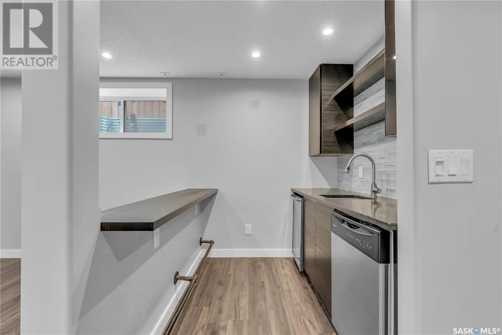 447 Veltkamp CRESCENT