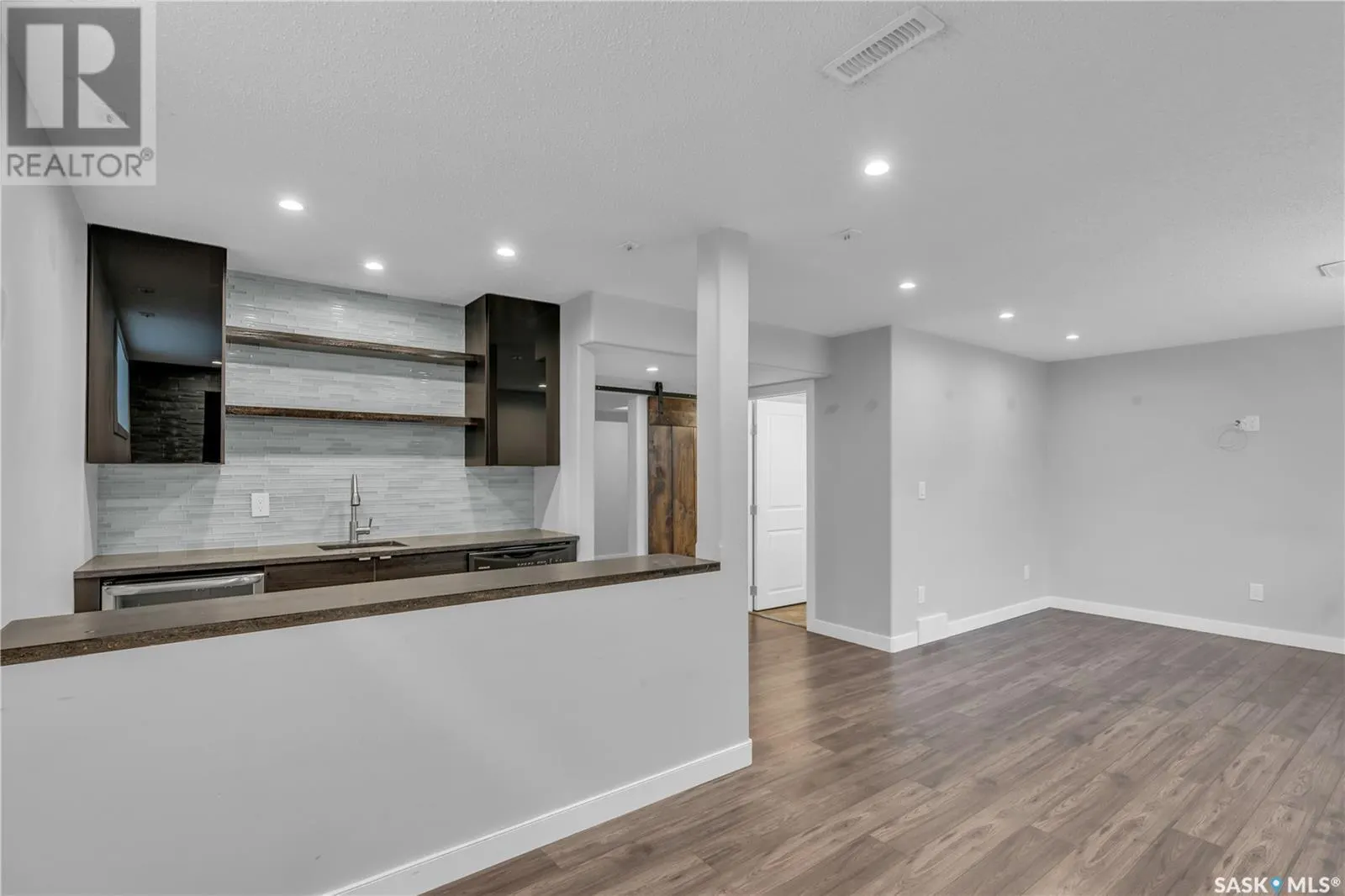 447 Veltkamp CRESCENT