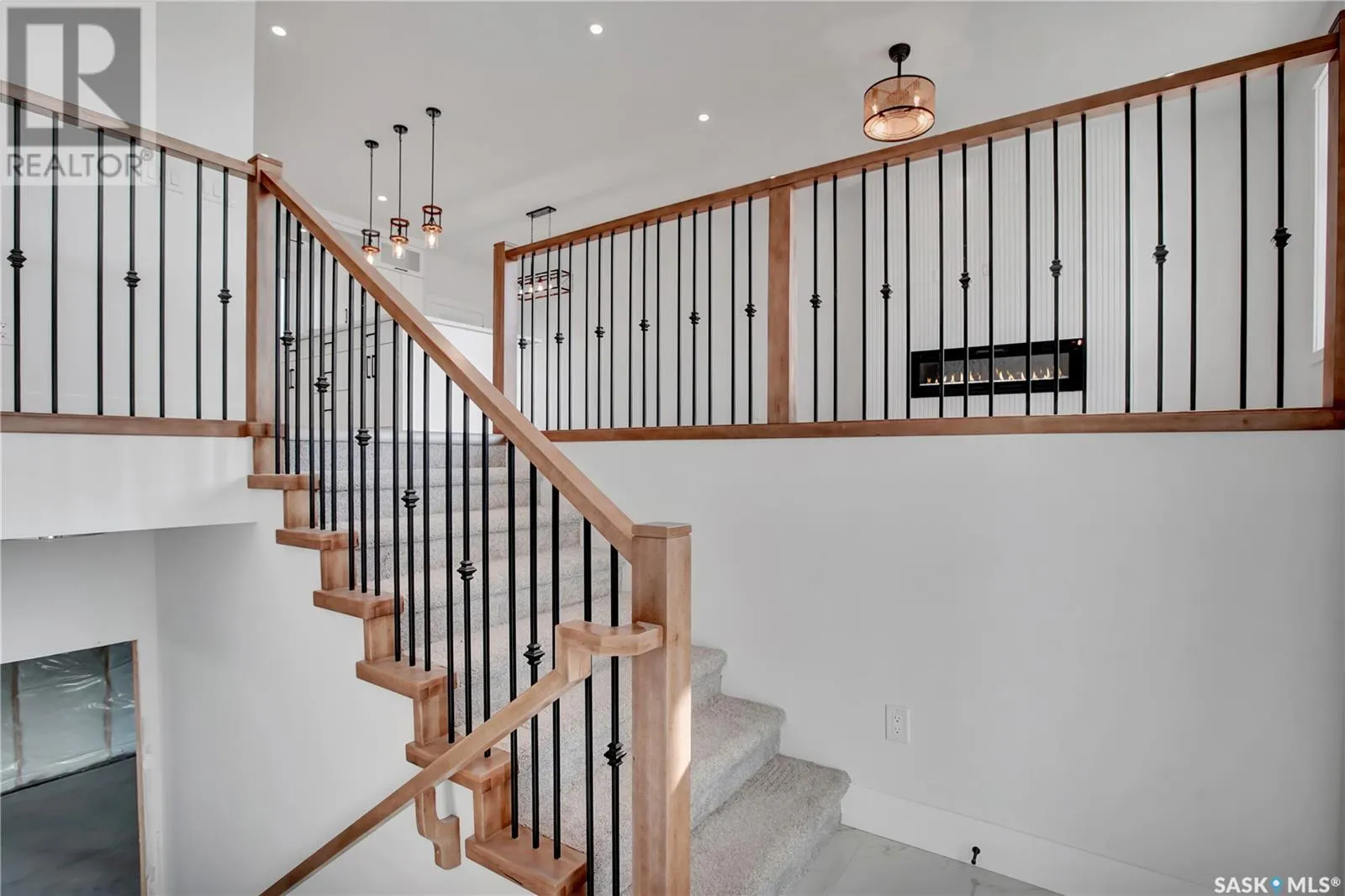812 Woods CRESCENT