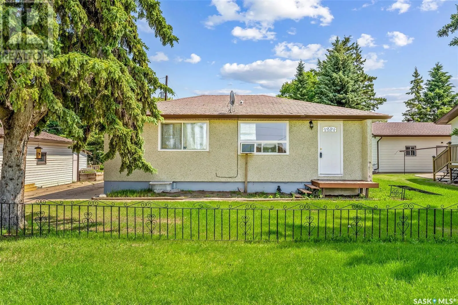 104 2nd STREET W