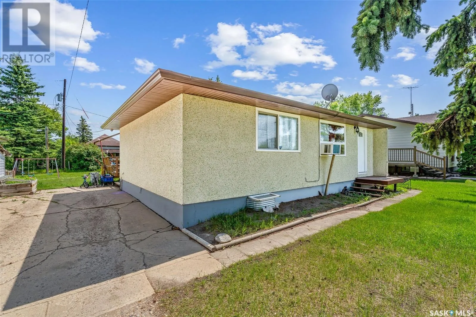104 2nd STREET W