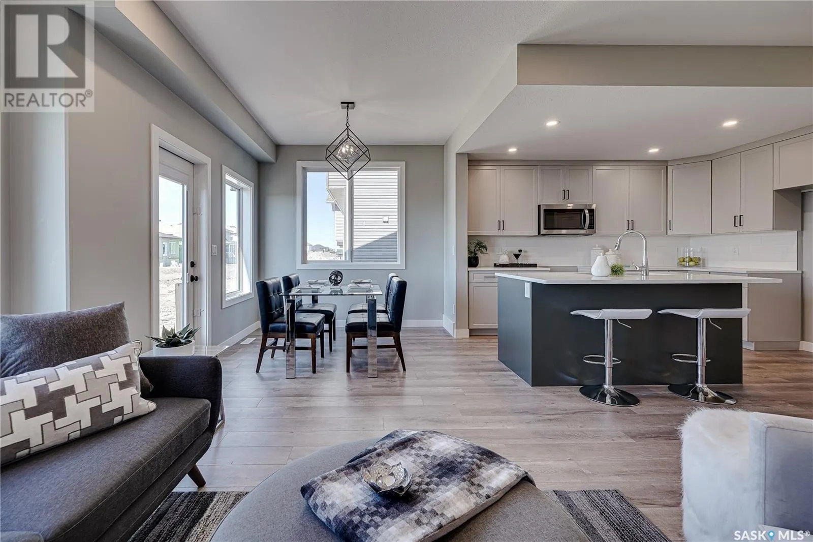 458 Doran CRESCENT
