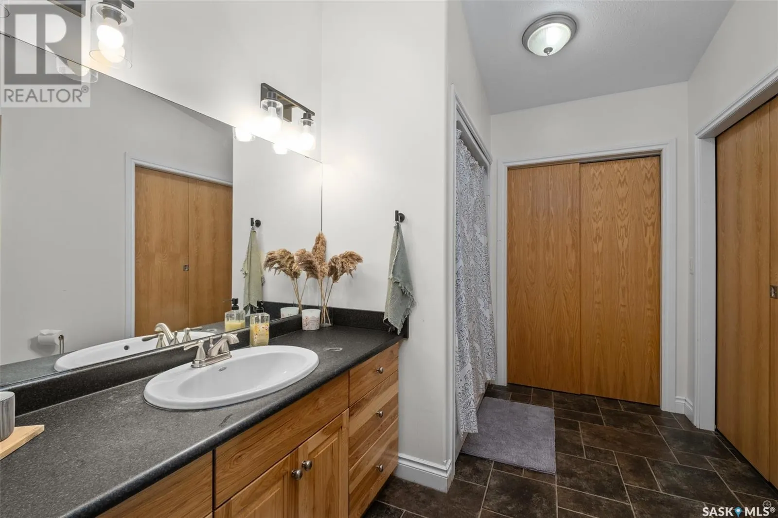 1255 18th STREET W