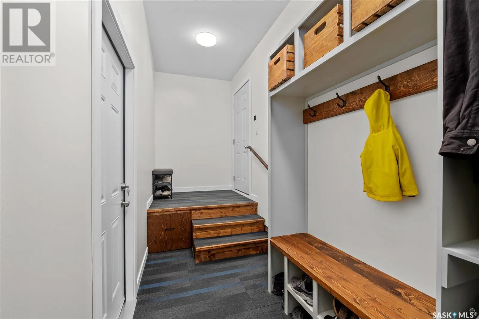 1255 18th STREET W