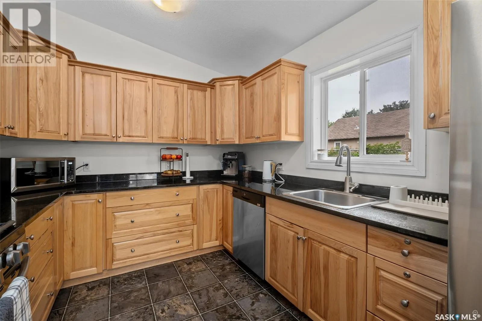 1255 18th STREET W