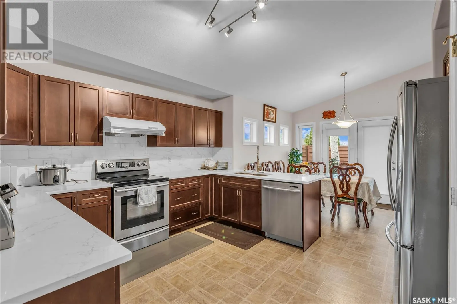 250 Robertson COVE