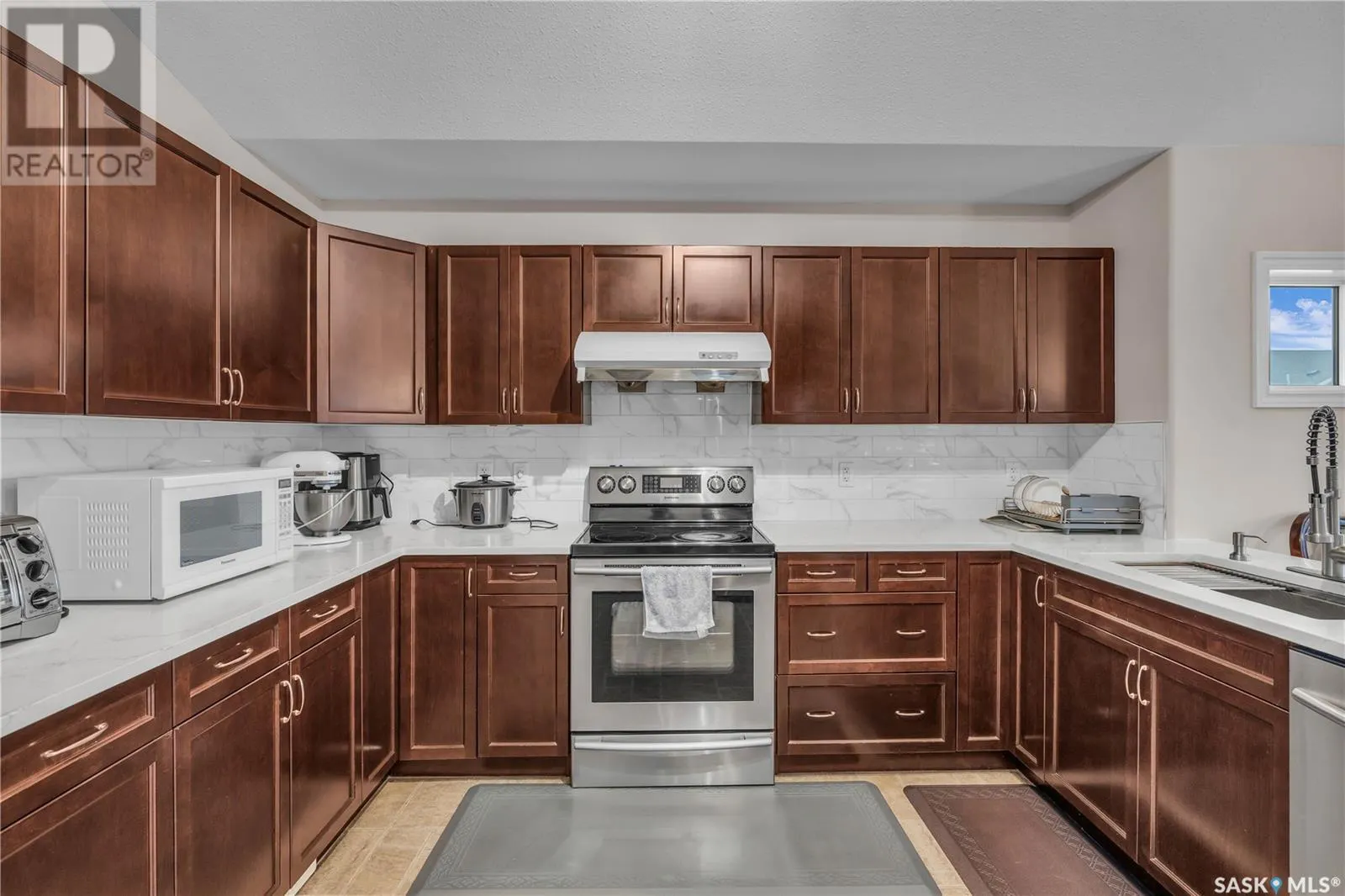250 Robertson COVE