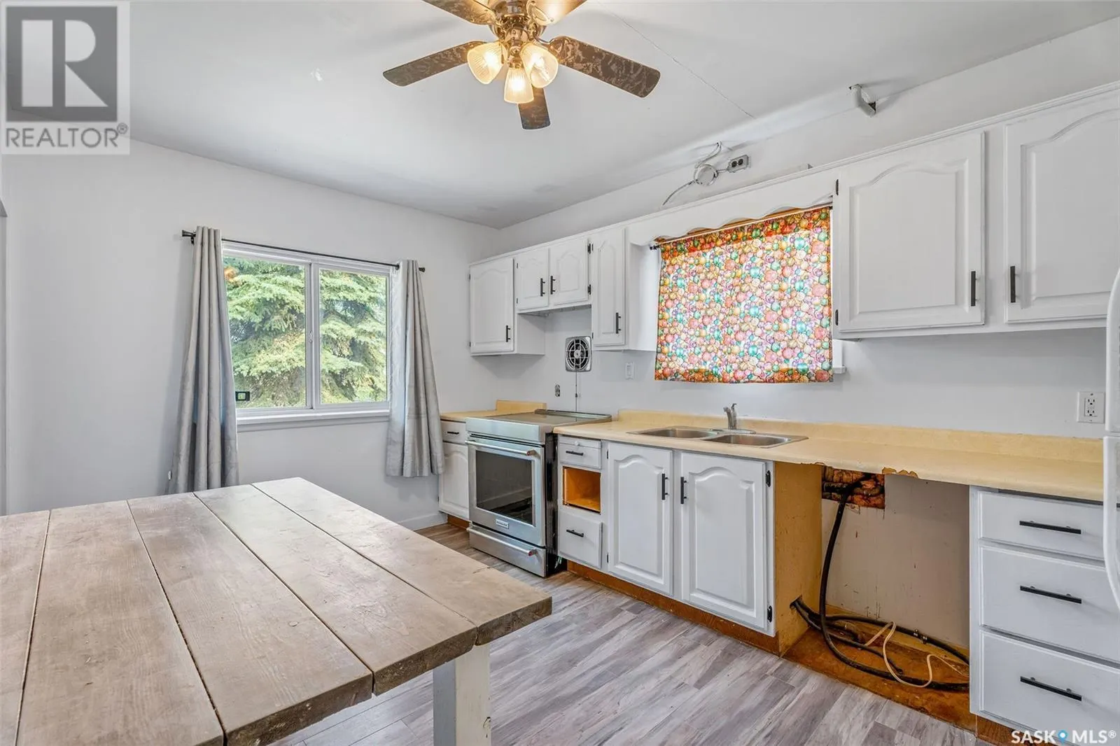 1528 16th STREET W