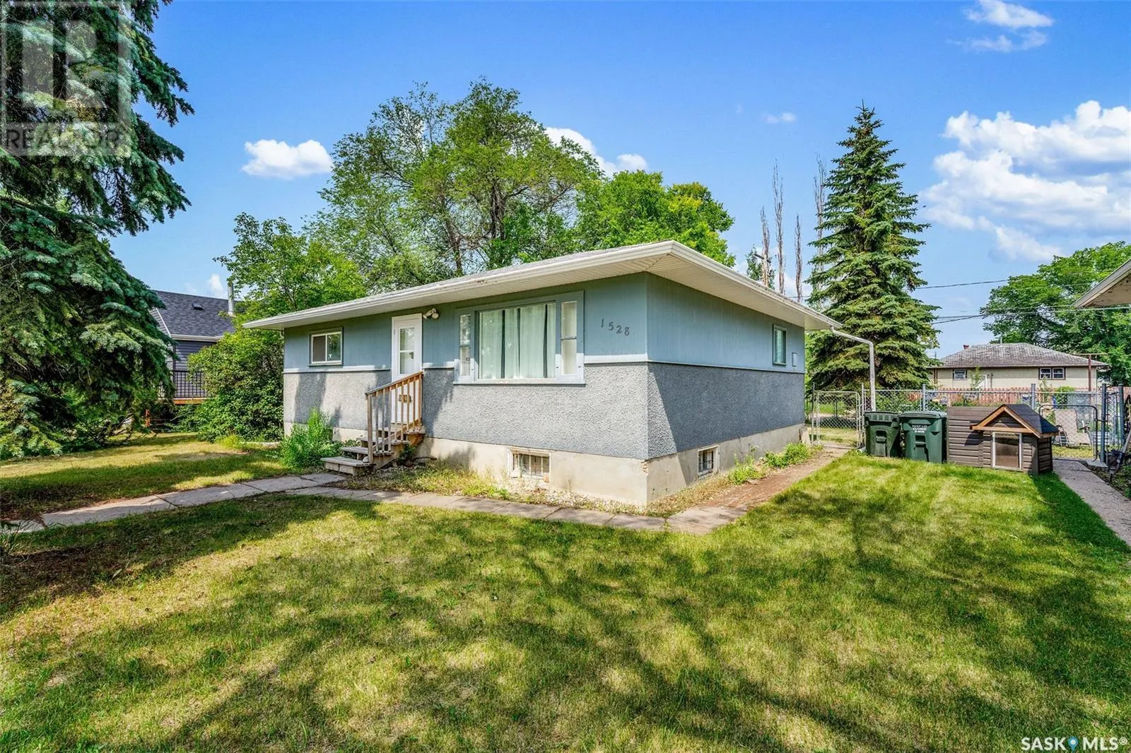 1528 16th STREET W
