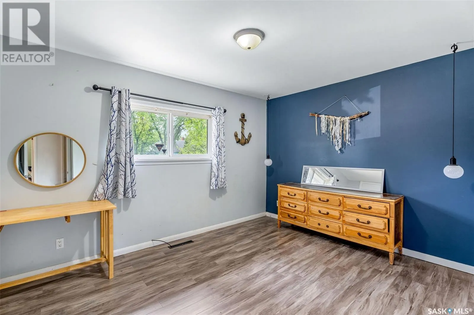 1528 16th STREET W