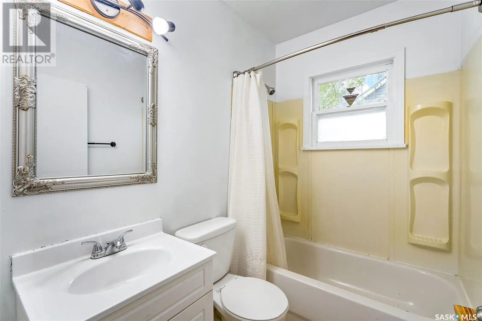 1528 16th STREET W