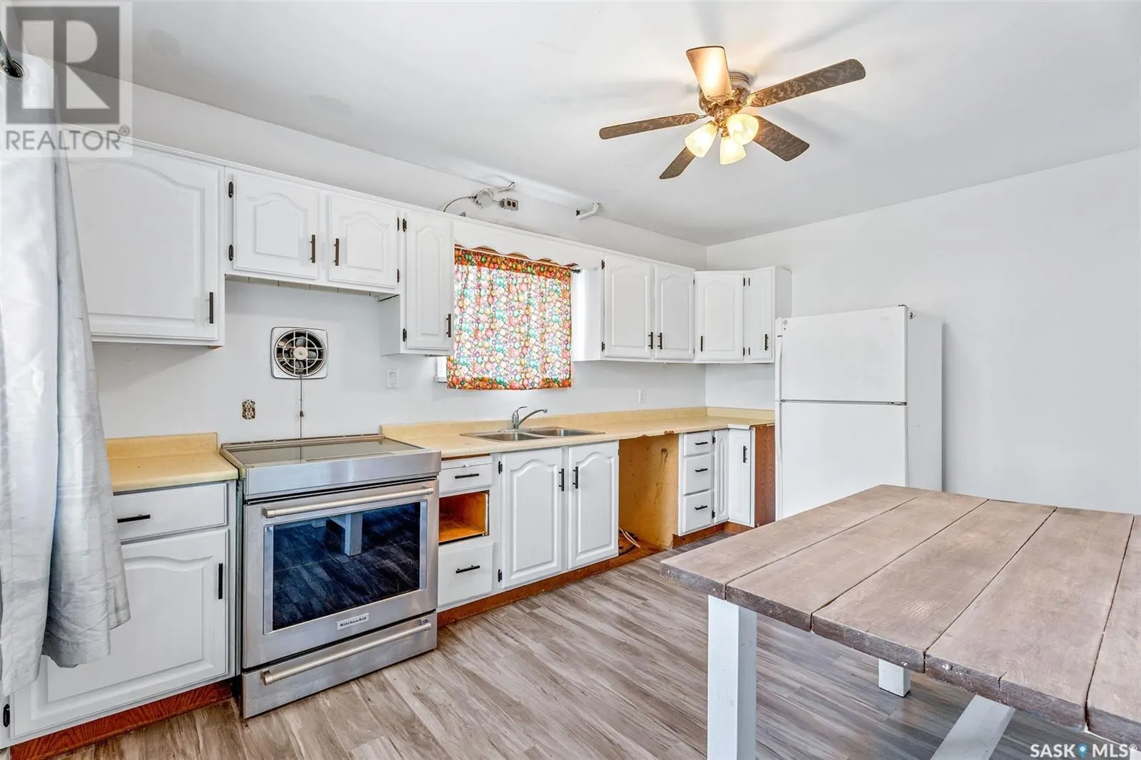 1528 16th STREET W
