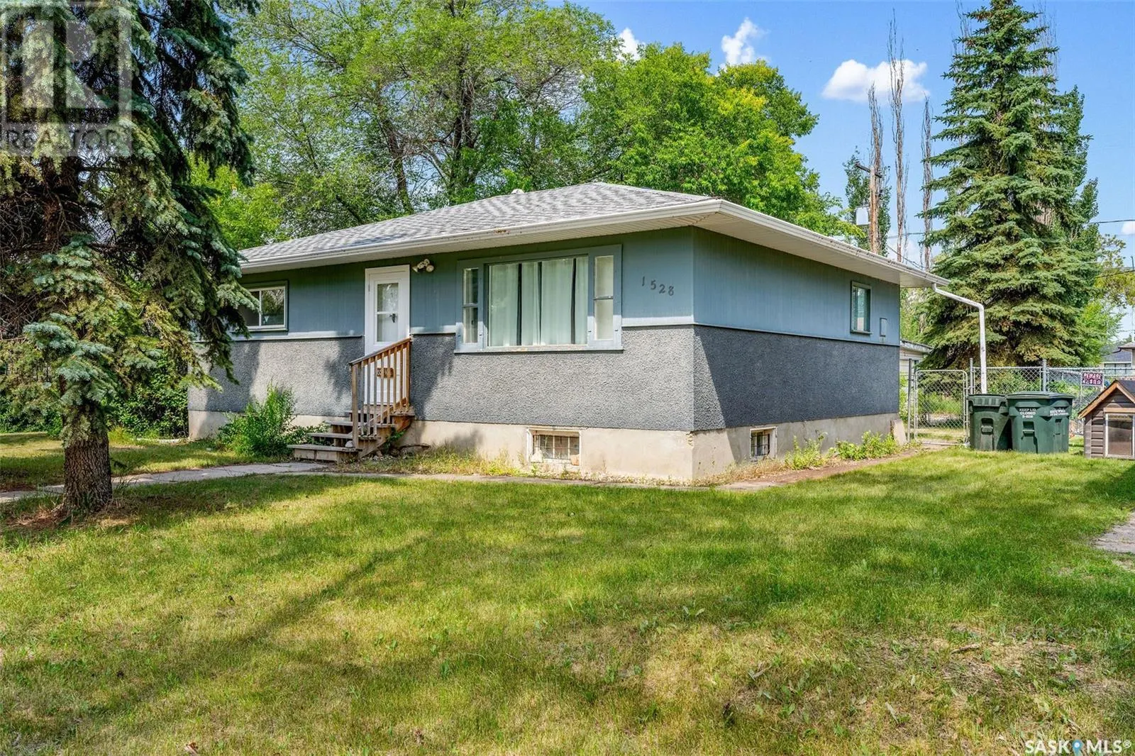 1528 16th STREET W