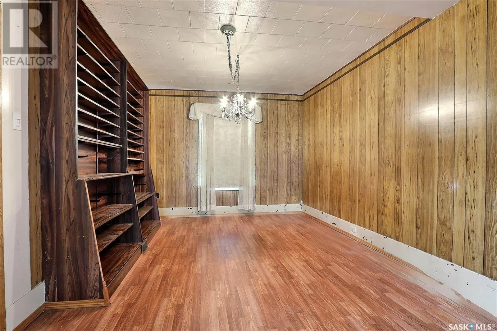 313 11th STREET E