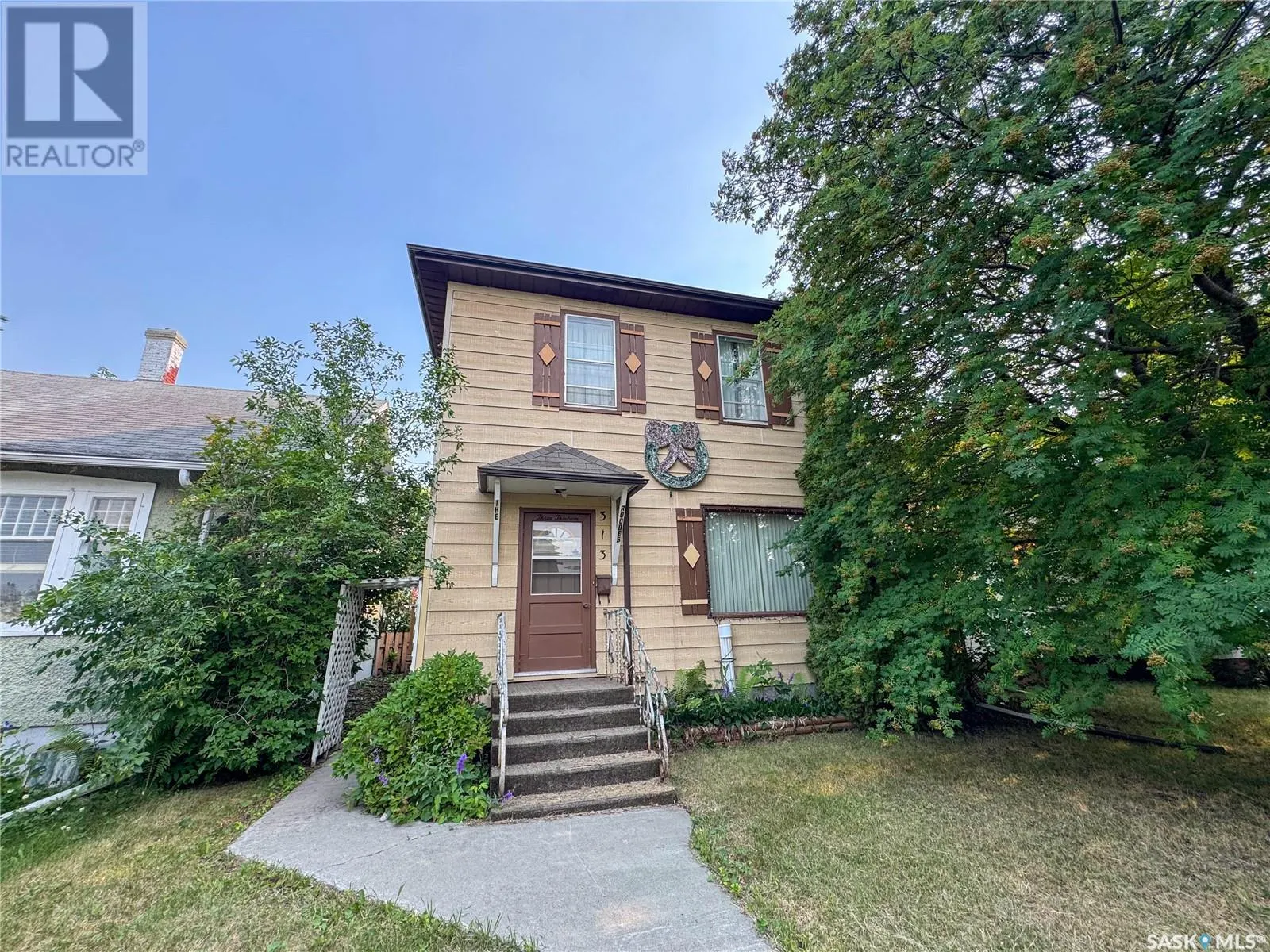 313 11th STREET E
