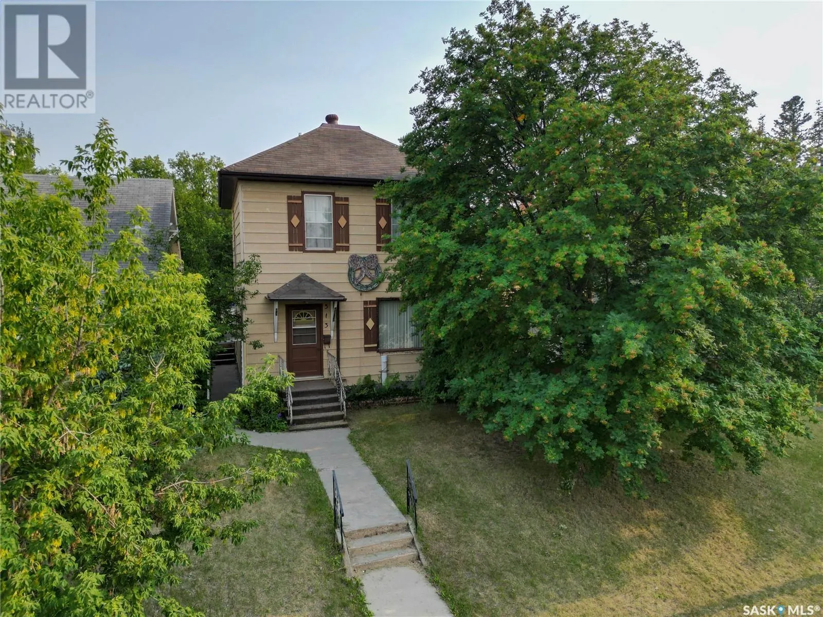 313 11th STREET E