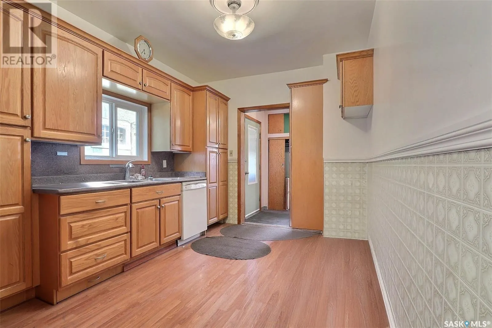 313 11th STREET E