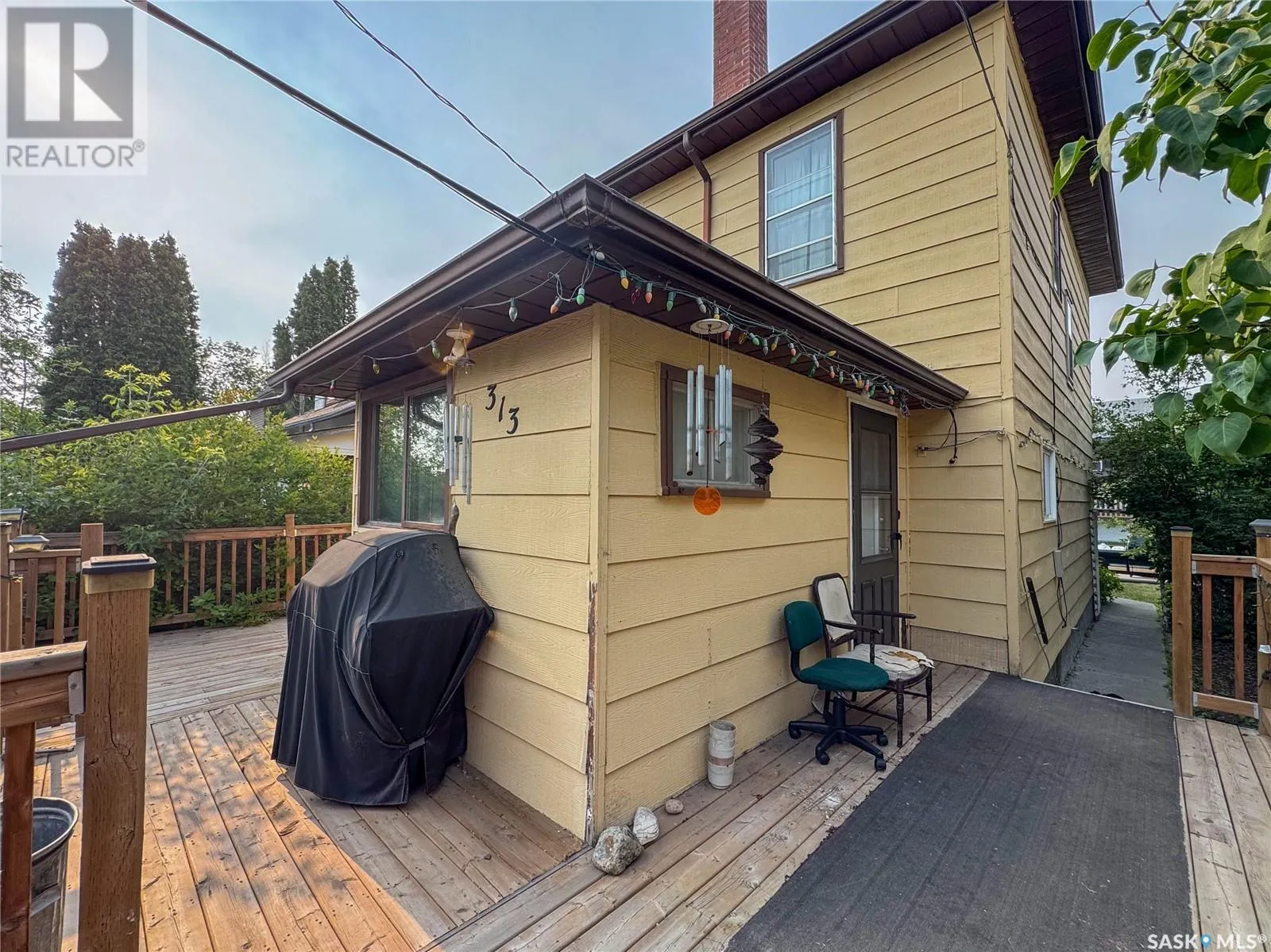 313 11th STREET E