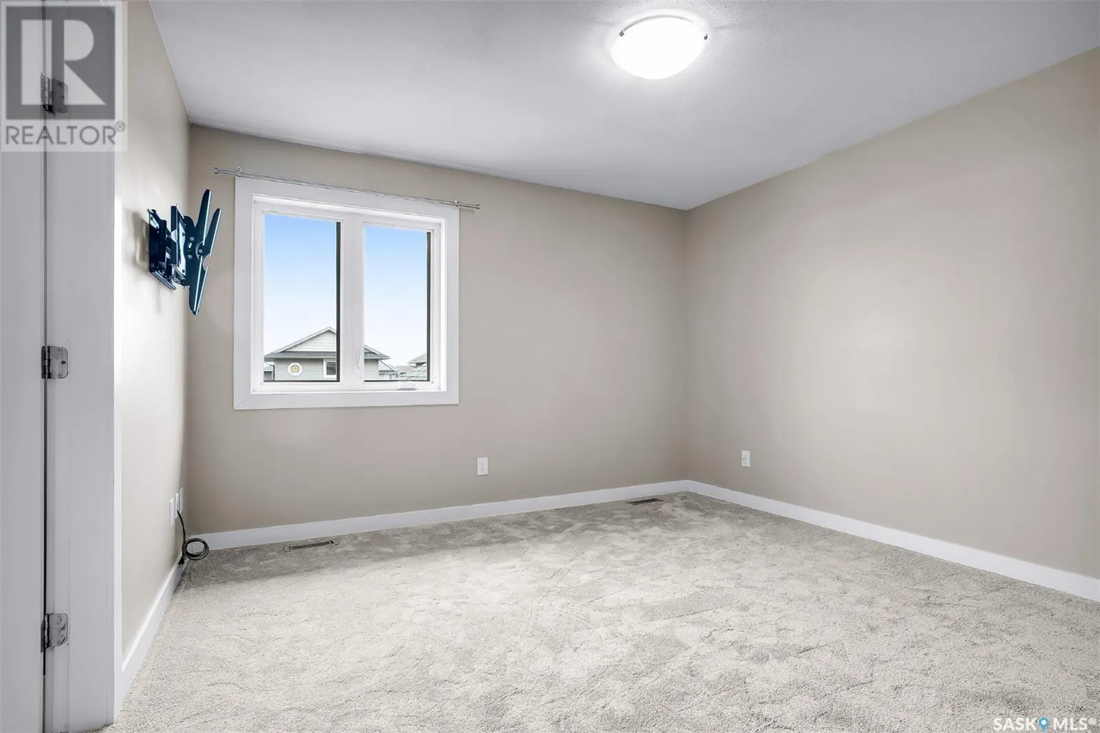 429 Redwood CRESCENT