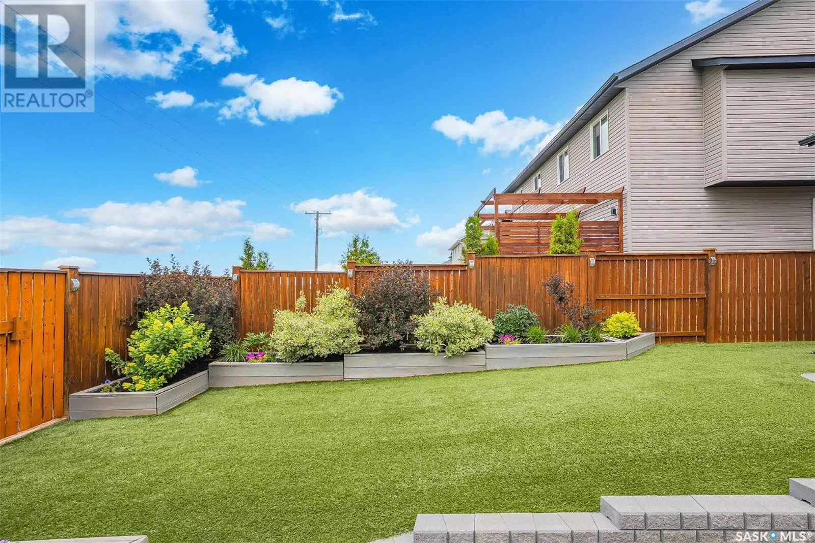 429 Redwood CRESCENT
