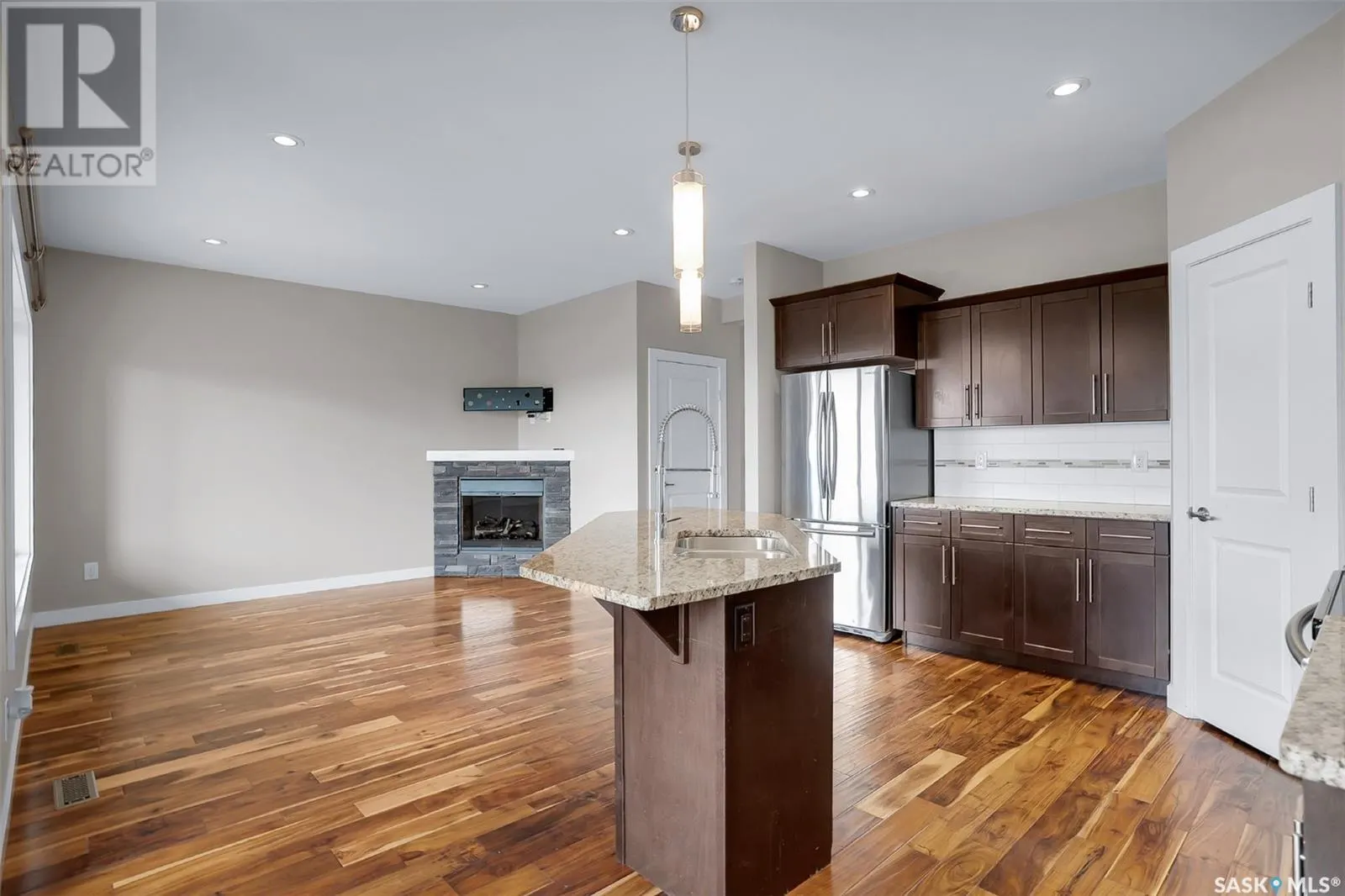 429 Redwood CRESCENT