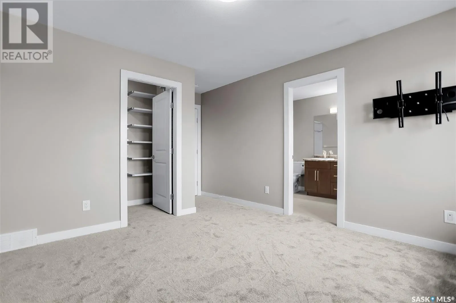 429 Redwood CRESCENT