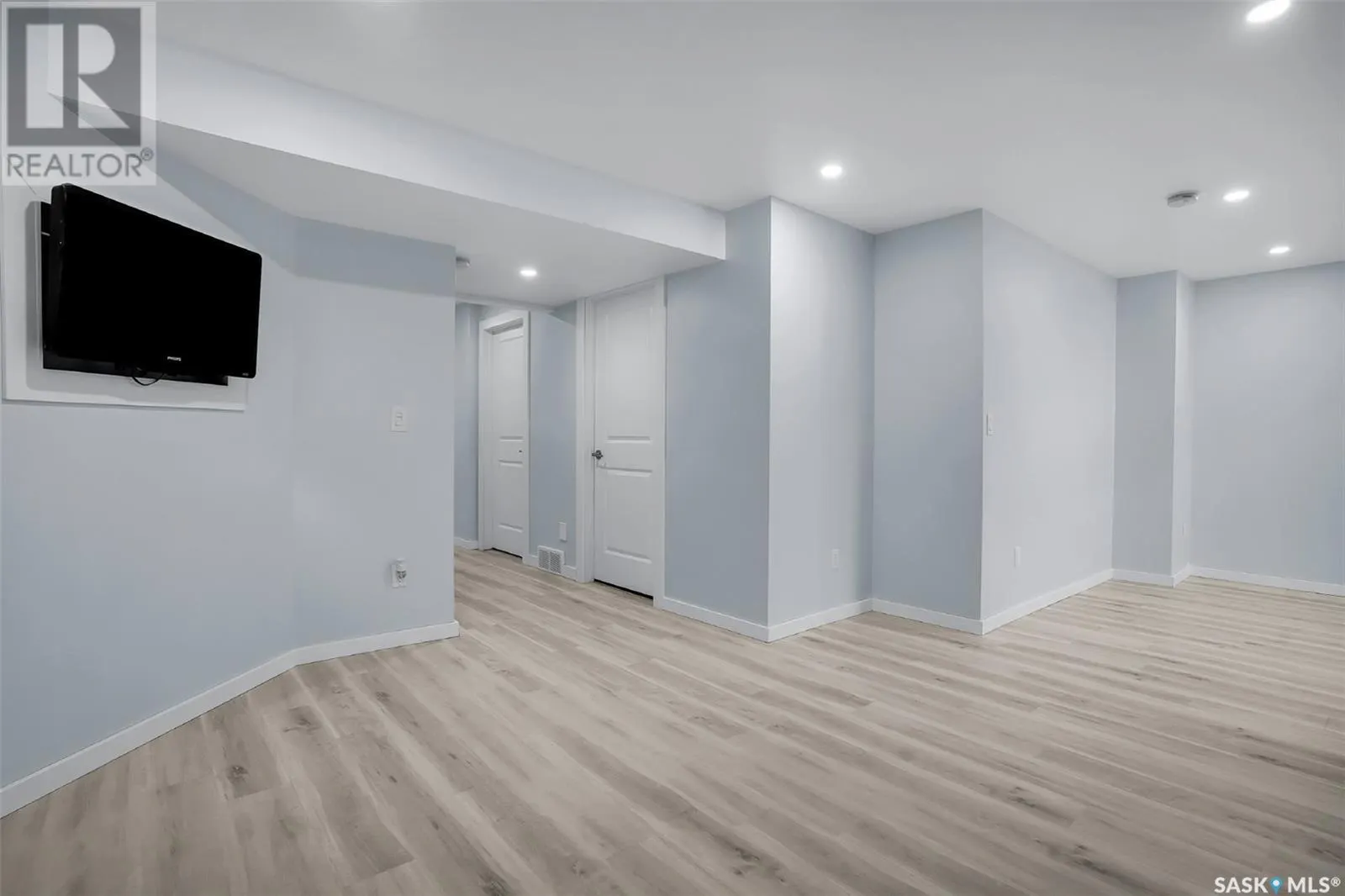 429 Redwood CRESCENT